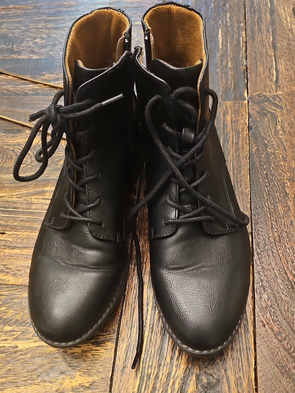 Classic Black Lace-Up Women's Ankle Boots By Sofft Size 9